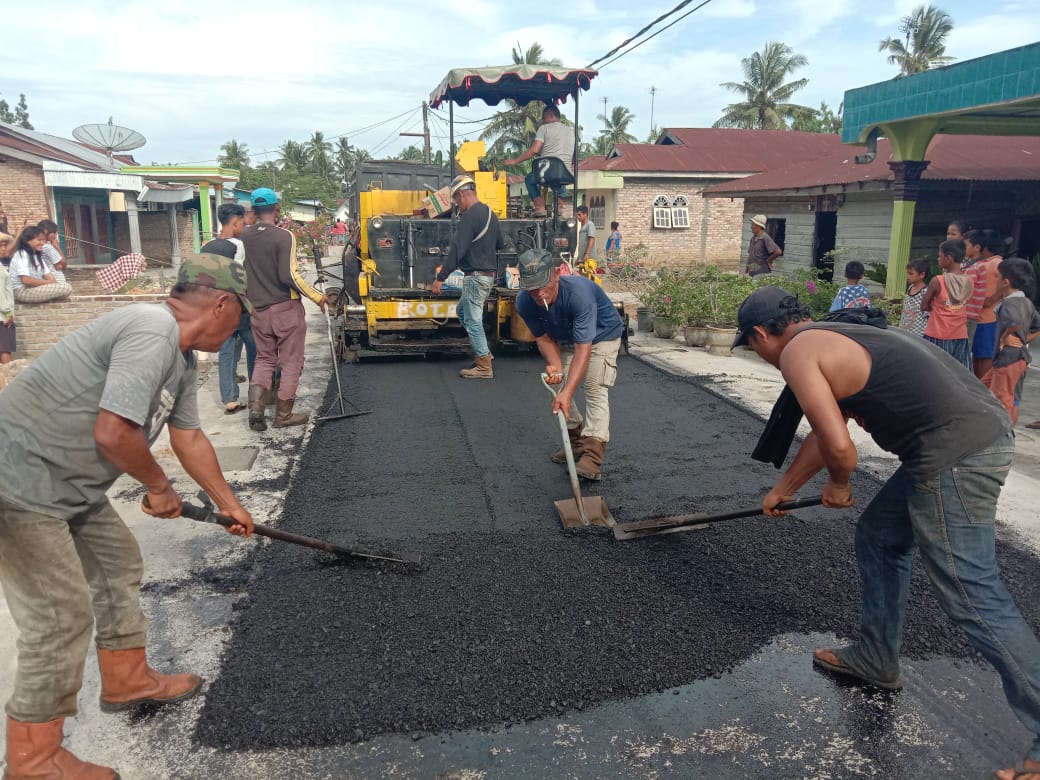 Peningkatan Jalan Ruas Pagaden - Kihiyang Dusun Bakan Karet RT. 018 RW. 005 Desa Kihiyang