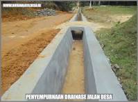 Pembangunan Drainase Jalan Poros Desa, Desa Kawunganten Baru Kecamatan Cikaum