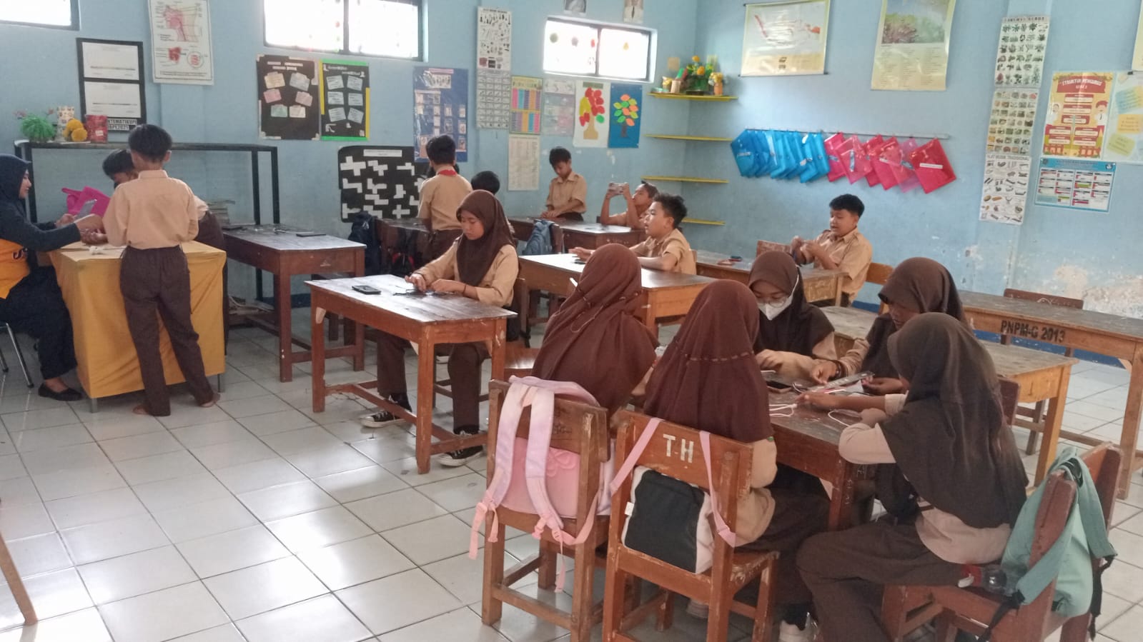 Pengadaan Mebeler Meja Tunggal SD Negeri Gardusayang III Desa Gardusayang Kecamatan Cisalak 